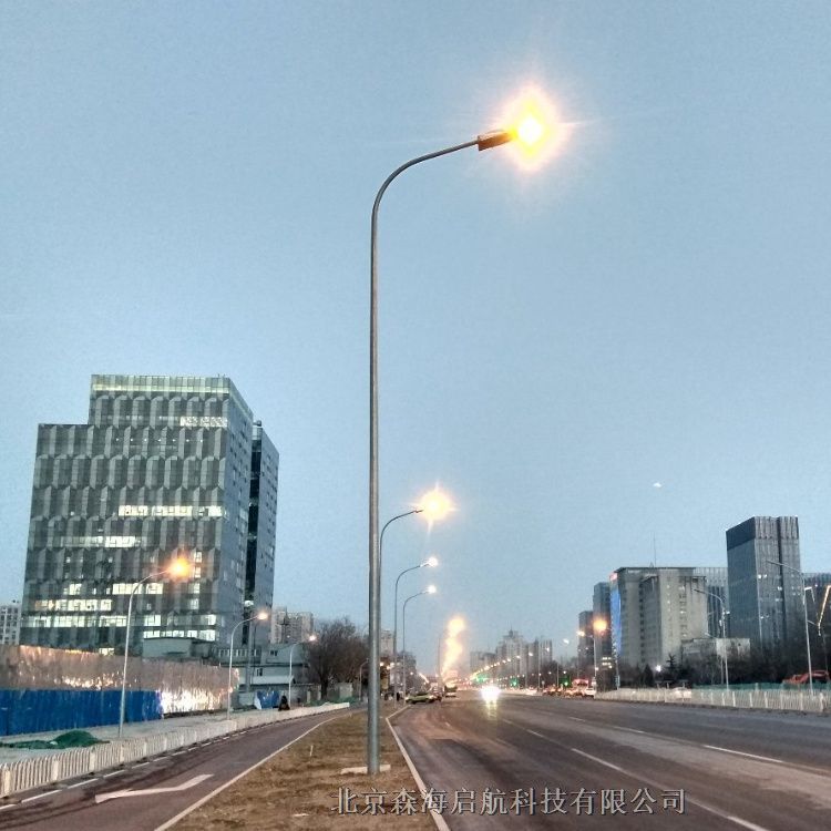 廠區(qū)安裝太陽能市電互補(bǔ)路燈